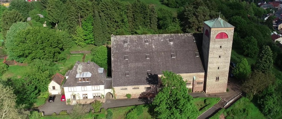 Kreuzweg Beginn: 1. Station des Außenkreuzweges